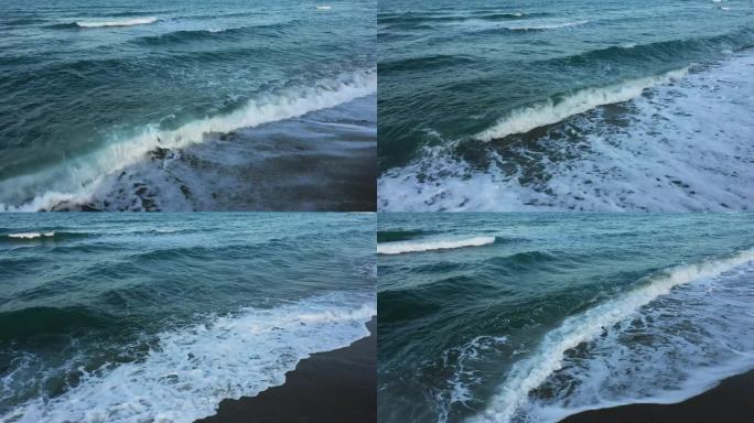 波浪和波光粼粼的海水在沙滩上的欧洲，法国，奥西坦尼亚，比利牛斯东部，阿根廷，地中海，在夏天，在一个阳