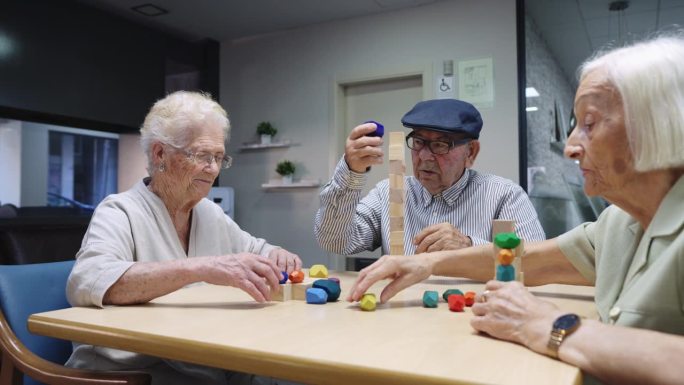 敬老院老人技能分享游戏