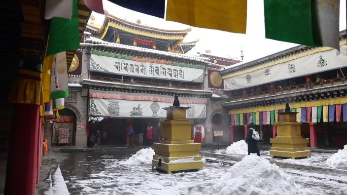 塔尔寺 下雪 建筑