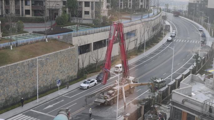 水泥浆车 工人打地坪