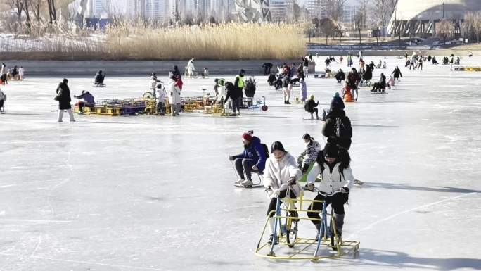 北京石景山首钢园群明湖滑冰场