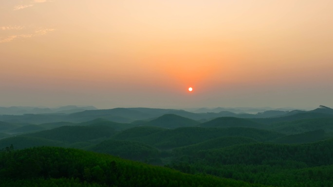 航拍山林日出