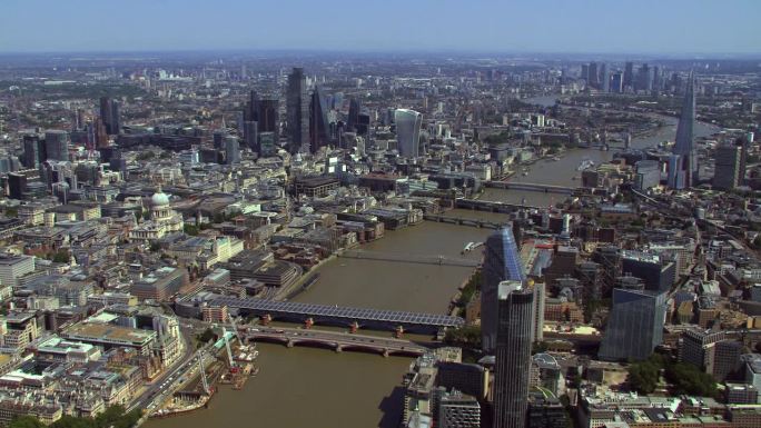 伦敦市中心和泰晤士河鸟瞰图，英国。4 k