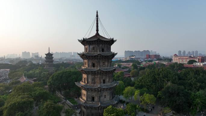 泉州开元寺东西塔航拍鲤城区居民区建筑风光