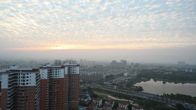 瑞丽市天空中的层积云延时风景