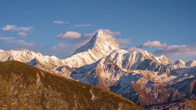 贡嘎雪山日照金山冷嘎措火烧云晚霞延时流云