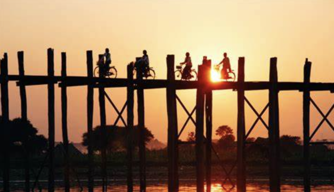 乌本桥日落 独木桥 木桥 缅甸旅游