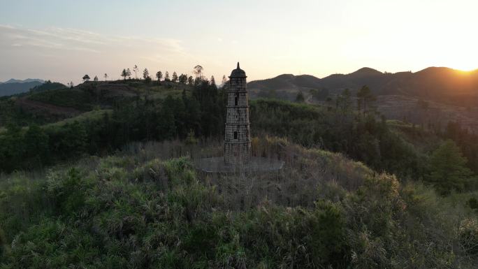 黄昏傍晚夕阳山坡古塔