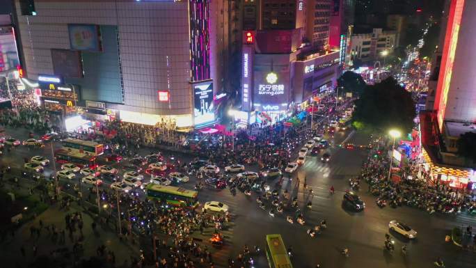 新年跨年夜 朝阳夜景 人来人往