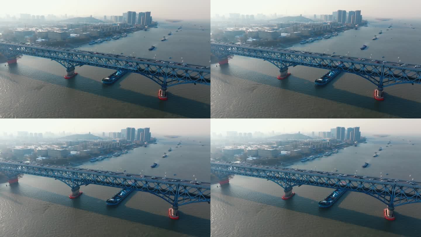 高铁和谐号经过南京长江大桥