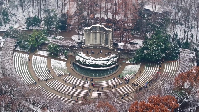 南京钟山景区音乐台鸽子飞舞雪景航拍