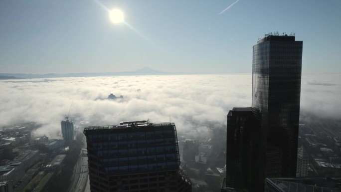 西雅图清晨雾的城市高空航拍