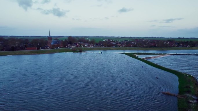 航拍的由于荷兰一个湖泊的高水位而被淹没的娱乐区