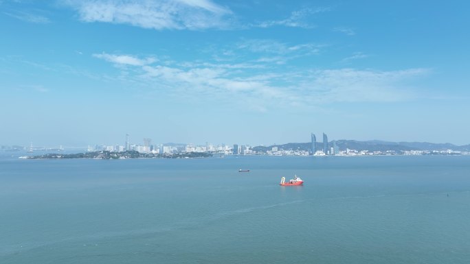 厦门风光航拍厦门湾港口大海城市海平面飞行