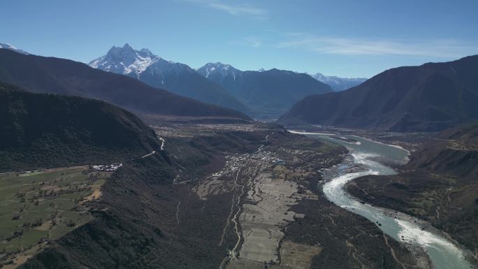 雅鲁藏布大峡谷航拍视角全景