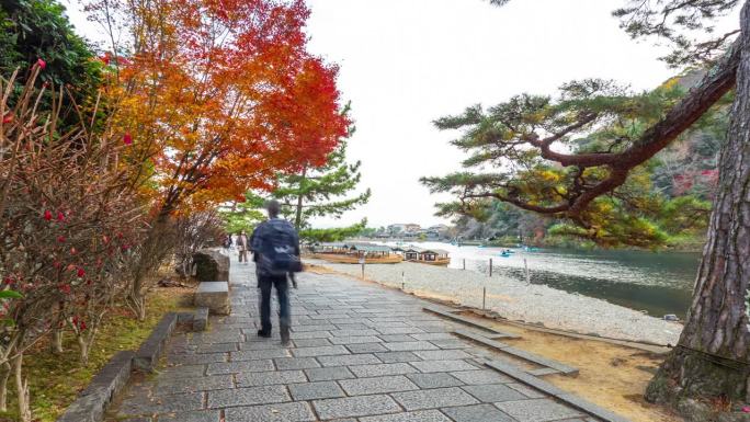 来自世界各地的游客来到日本京都县关西地区享受大自然的冬秋