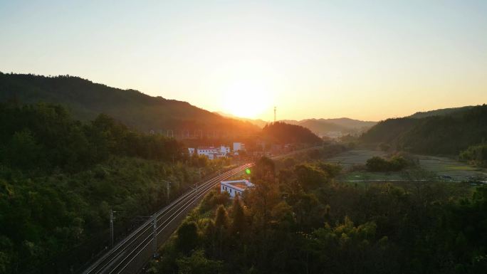 夕阳铁路村庄空镜