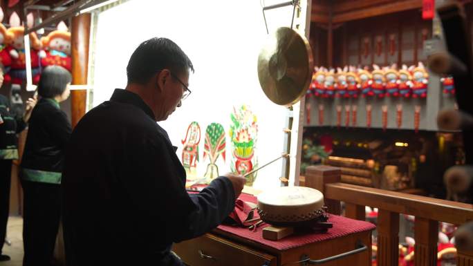唐山宴现代皮影戏演绎真人唱传统文化