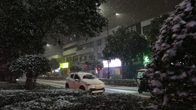 雪夜城市街头慢动作