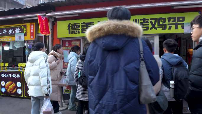 淄博八大局市井烟火淄博烧烤菜市场网红老街