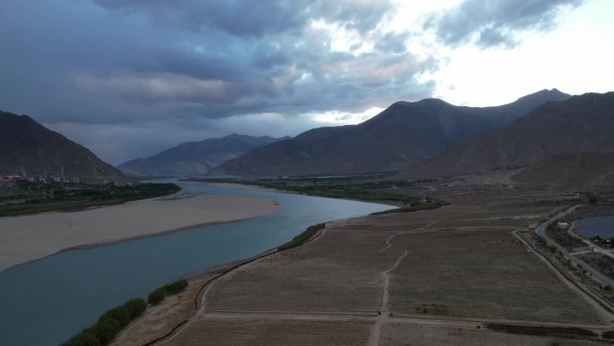 雅鲁藏布江河谷延时摄影