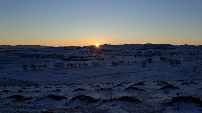 日出-坝上草原早晨雪景风光
