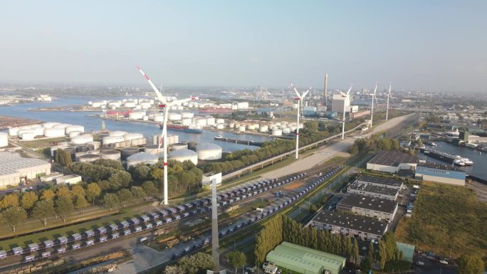 阿姆斯特丹西港、北海运河渡轮和海港的鸟瞰图。工业建筑