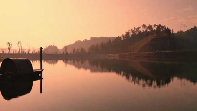 夕阳黄昏湖面意境