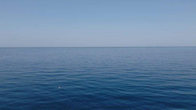 航拍一望无际的海平面海景
