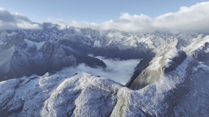 航拍扎尕那雪山高原云海