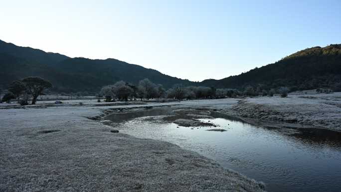 冬日的盈江县诗蜜瓦底遍地白霜