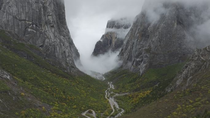 航拍原始森林云海峡谷原始森林高山