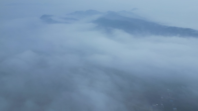 蓝调云雾风景