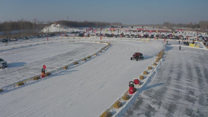 雪地拉力赛