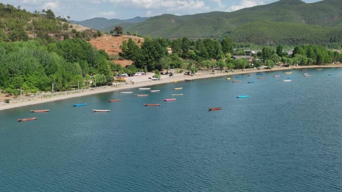 航拍晴日里的泸沽湖