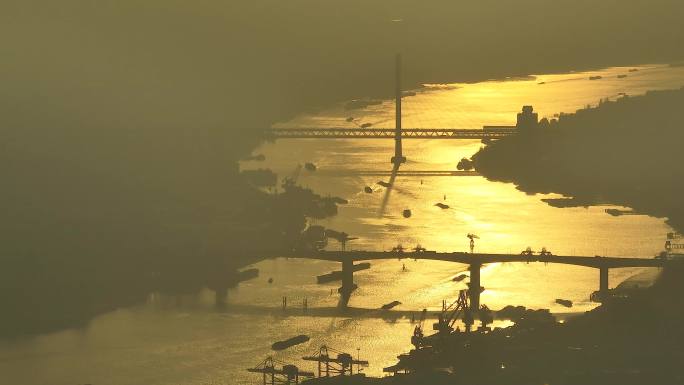 航拍夕阳下的桥 黄浦江上的桥 意境剪影