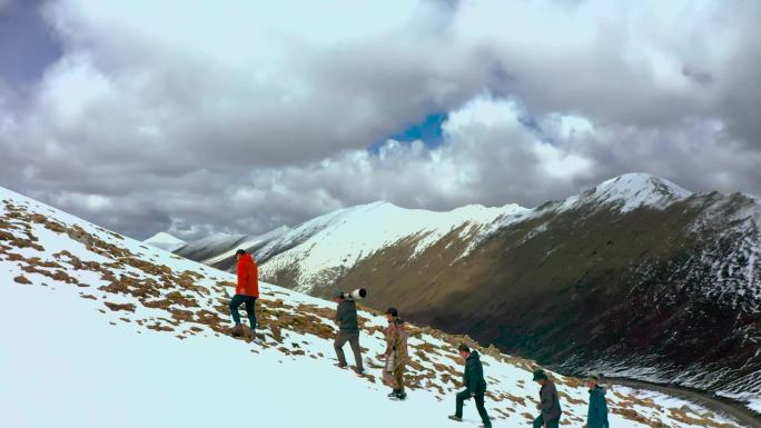 爬雪山