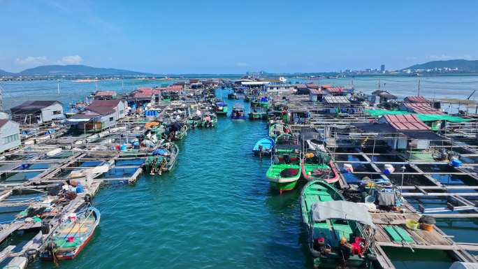 4k海南陵水疍家鱼排玻璃海海湾出海口航拍