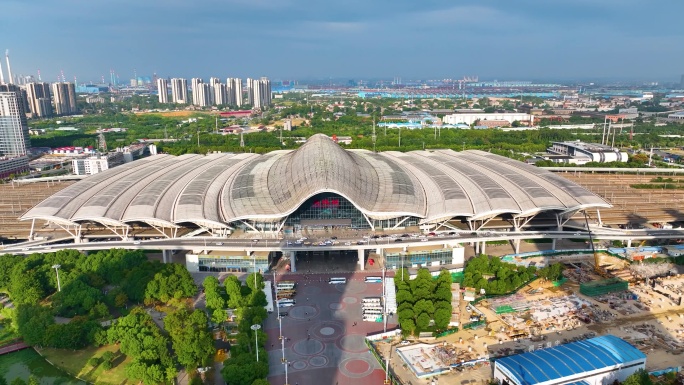 湖北武汉武汉火车站高铁站动车站航拍风景风