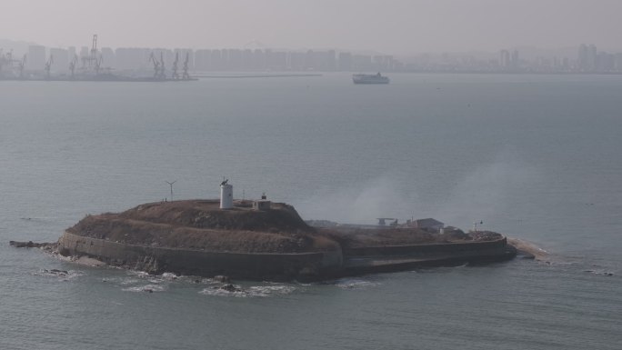 航拍山东省威海市威海湾日岛冬季风光