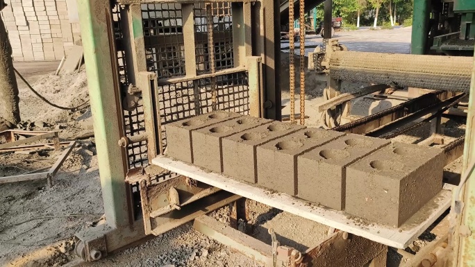 砖厂机械制砖块形状水泥混凝土砖制作过程