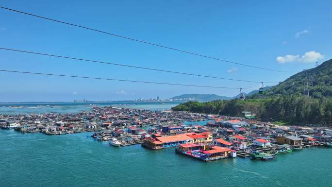 4k海南陵水疍家鱼排玻璃海海湾出海口航拍