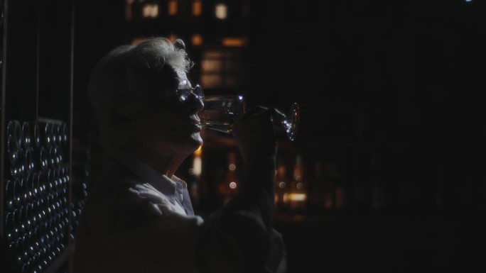 SLO MO在酒庄的黑暗中揭开芳香:鉴赏家的交响曲的漩涡和Sip，酒庄，葡萄酒，葡萄酒:一个侍酒师与