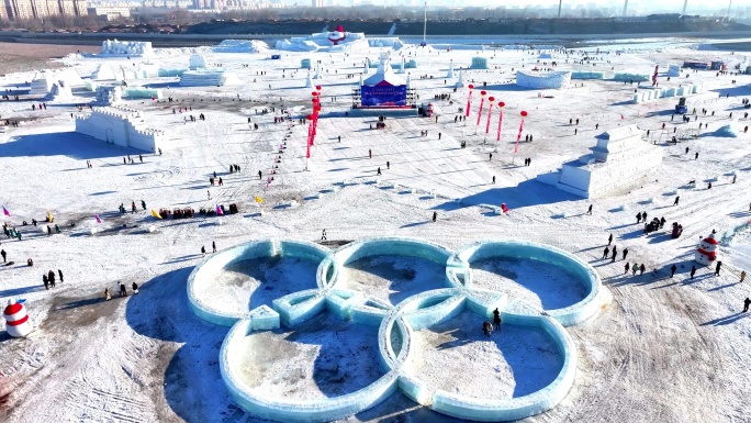 延时 冰雪大世界游玩的人流