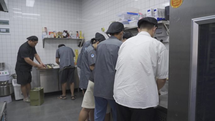 做包子 馒头 面包店 手工面包 残疾人