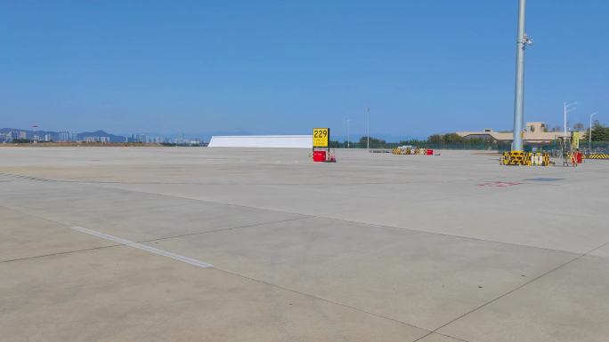 福建厦门高崎国际机场停机坪的公务机