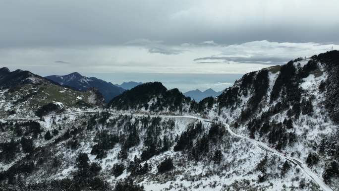 神龙架大九湖原始森林高山峡谷