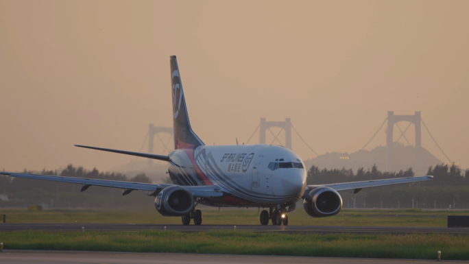 4K顺丰航空飞机降落滑行