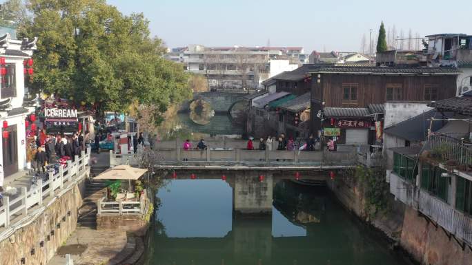 人来人往的游埠古镇桥头，烟火气，市井气息