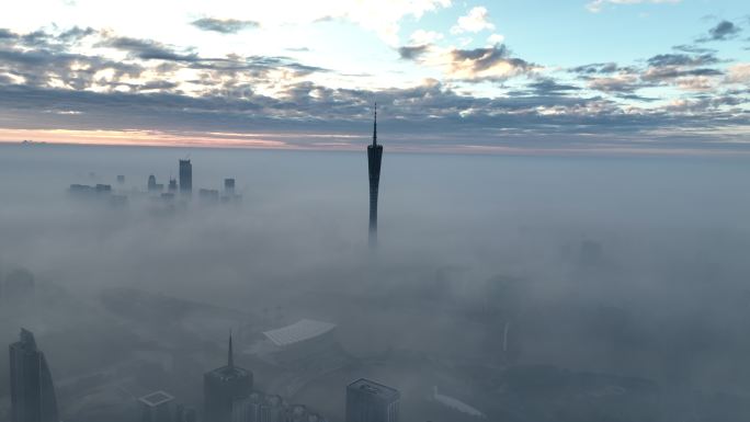 【4k正版素材】珠江新城平流雾穿云航拍